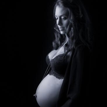 Photo de grossesse noir et blanc