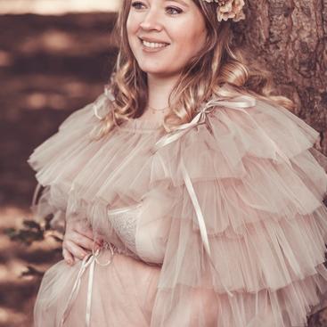 Photo de grossesse artistique en extérieur